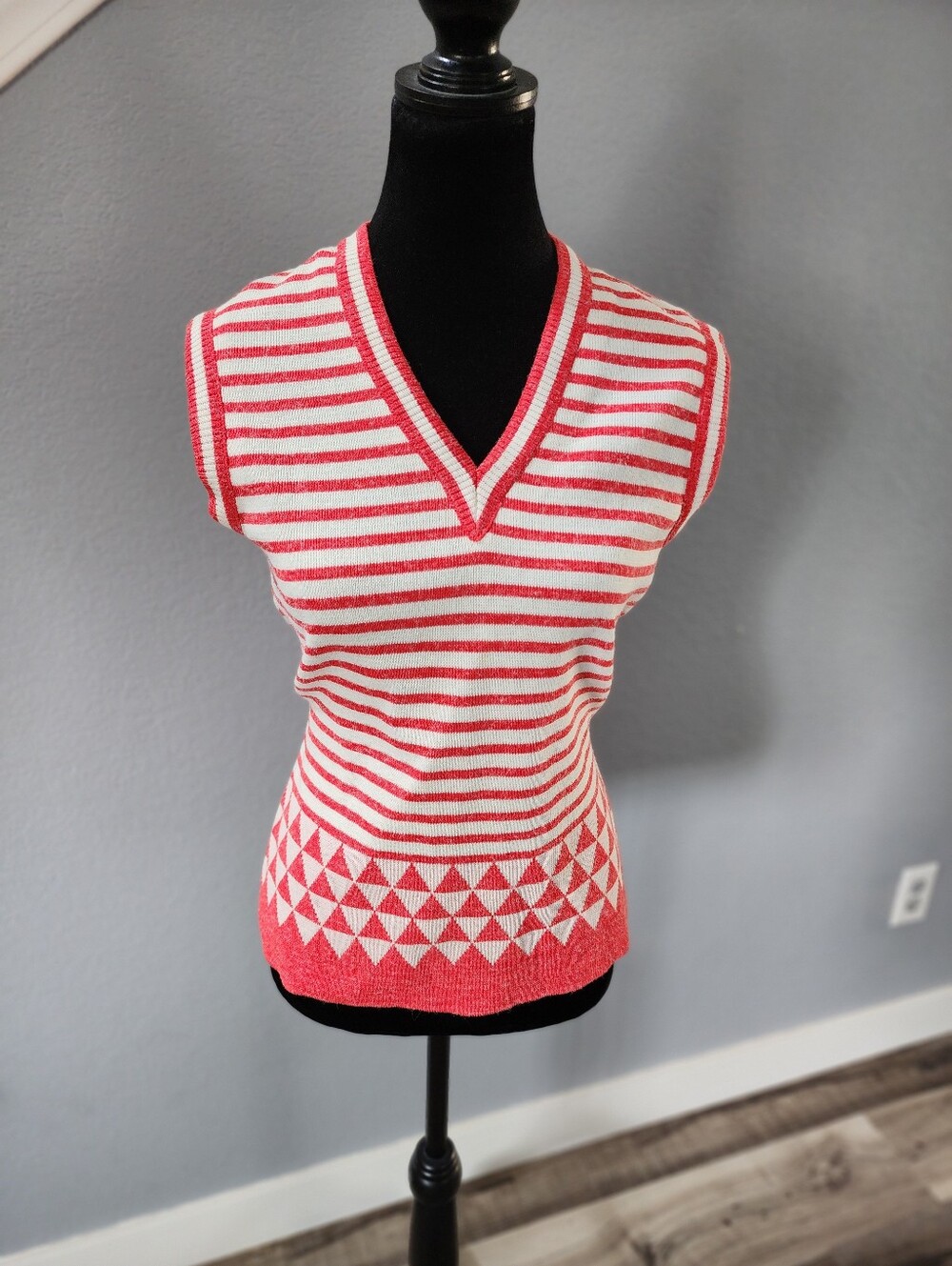 Red & Cream Vintage 1970 Striped Women’s Knit Sweater